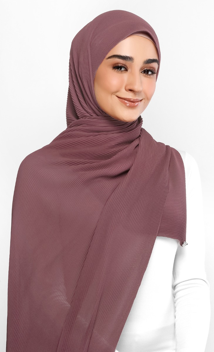 Pleats Scarf in Russett image 2
