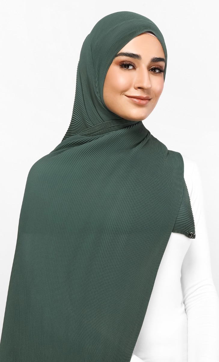 Pleats Scarf in Secret Garden image 2