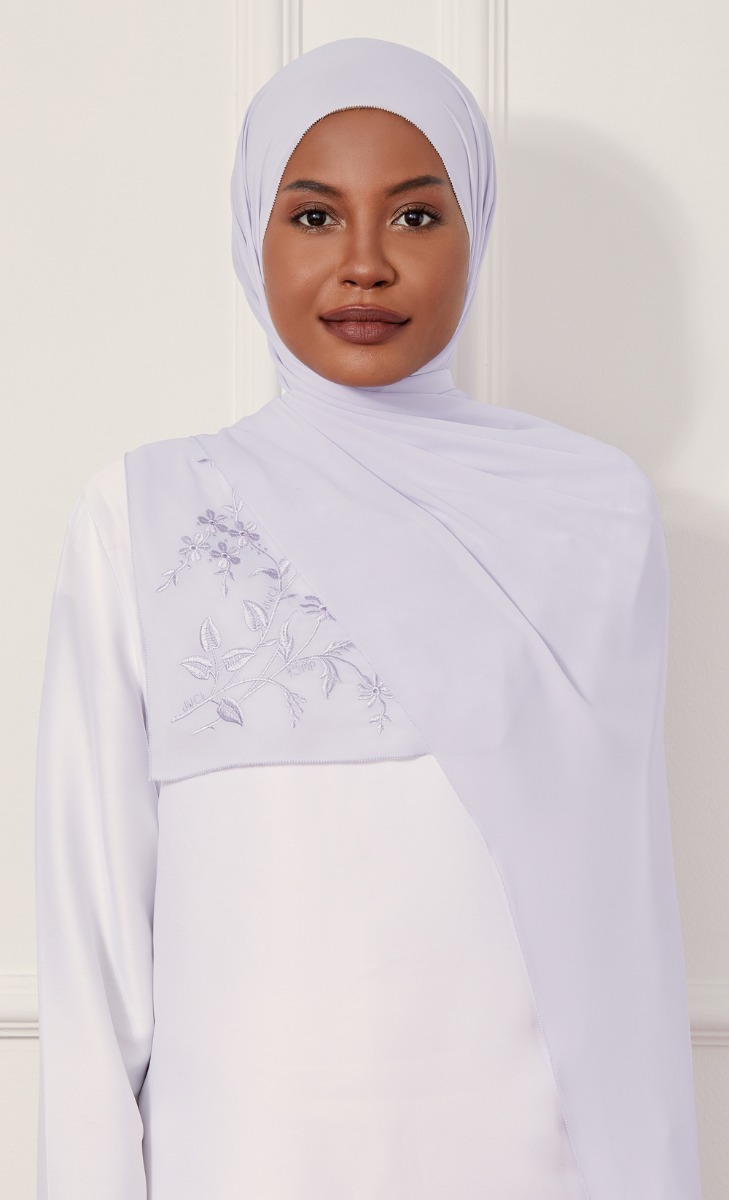 The Daisy Embroidery dUCk Shawl in Soft Lilac image 2