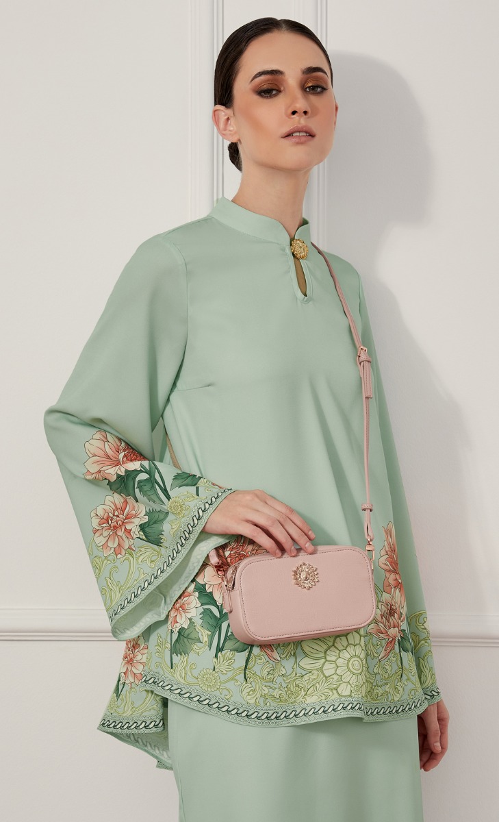 The Heritage dUCk Mia Bag in Blush image 2