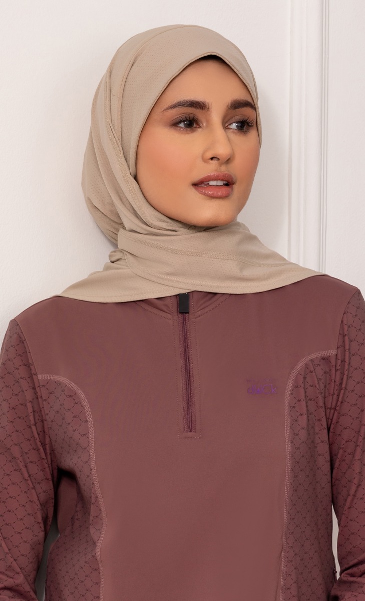 The Sporty dUCk Dynamic Scarf in Nude